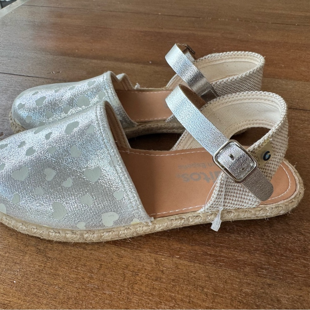 Chic Silver Kids Sandals with Heart Design